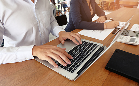 如何申請(qǐng)二類醫(yī)療器械經(jīng)營(yíng)許可證？